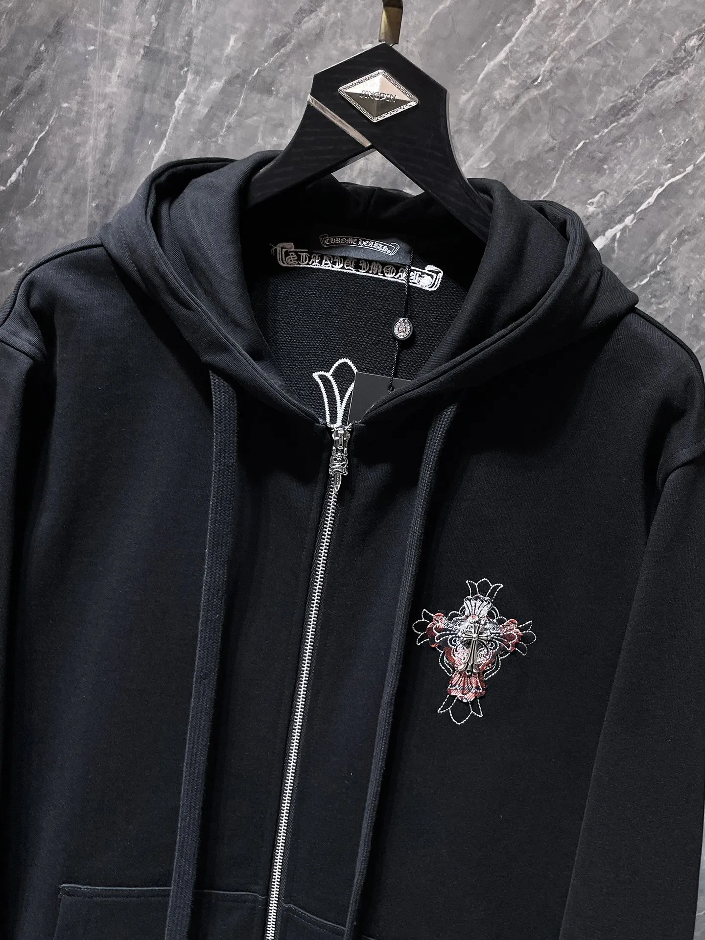 P270 Chrome Hearts Autumn and Winter 2025 Counter Synchronization Chrome Cross Heavy Industry Handmade Patch Embroidered Willow Hooded Sweatshirt Improved Customized Version 1:1 High Weight High Quality Fabric Recommended Color: White Black Size: S, M, L, XL